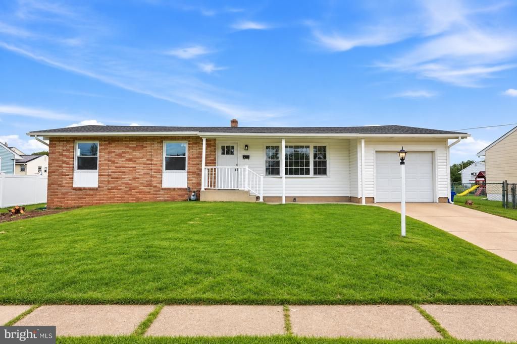 908 OLD ORCHARD LANE , BRISTOL, PA 19007