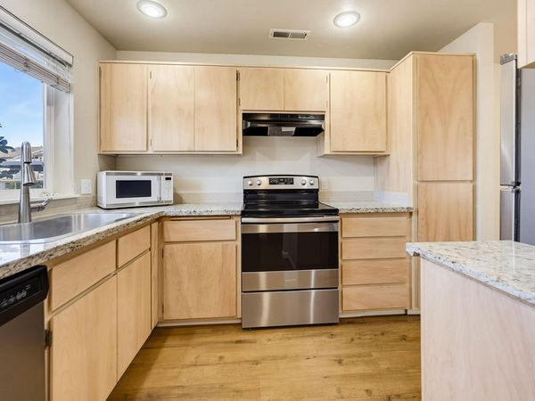 469 Tulipan Way, Talent, OR 97540