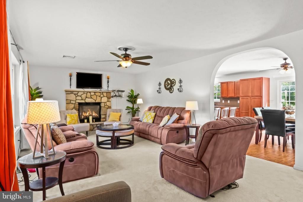 2742 LONG POND ROAD , LONG POND, PA 18334
