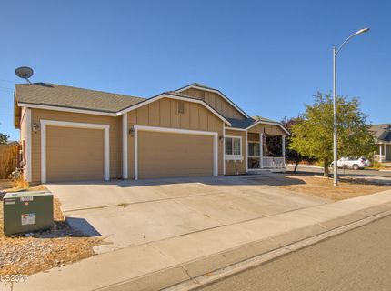 654 Canary Circle, Fernley, NV 89408 Photo