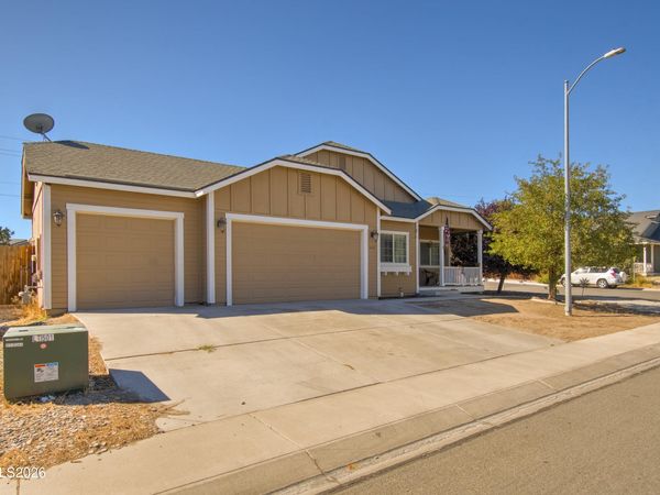 654 Canary Circle, Fernley, NV 89408