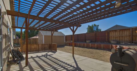 654 Canary Circle, Fernley, NV 89408 Photo