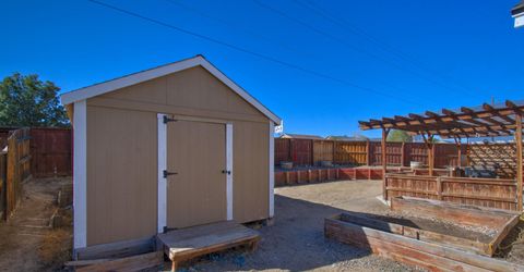654 Canary Circle, Fernley, NV 89408 Photo