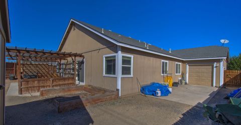 654 Canary Circle, Fernley, NV 89408 Photo