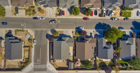 654 Canary Circle, Fernley, NV 89408 Photo