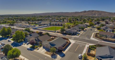 654 Canary Circle, Fernley, NV 89408 Photo
