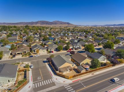 654 Canary Circle, Fernley, NV 89408 Photo