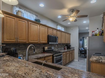654 Canary Circle, Fernley, NV 89408 Photo