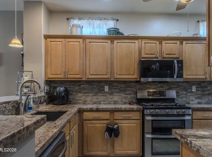 654 Canary Circle, Fernley, NV 89408 Photo