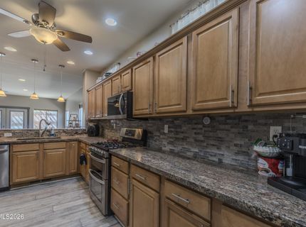 654 Canary Circle, Fernley, NV 89408 Photo