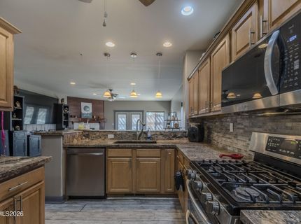 654 Canary Circle, Fernley, NV 89408 Photo