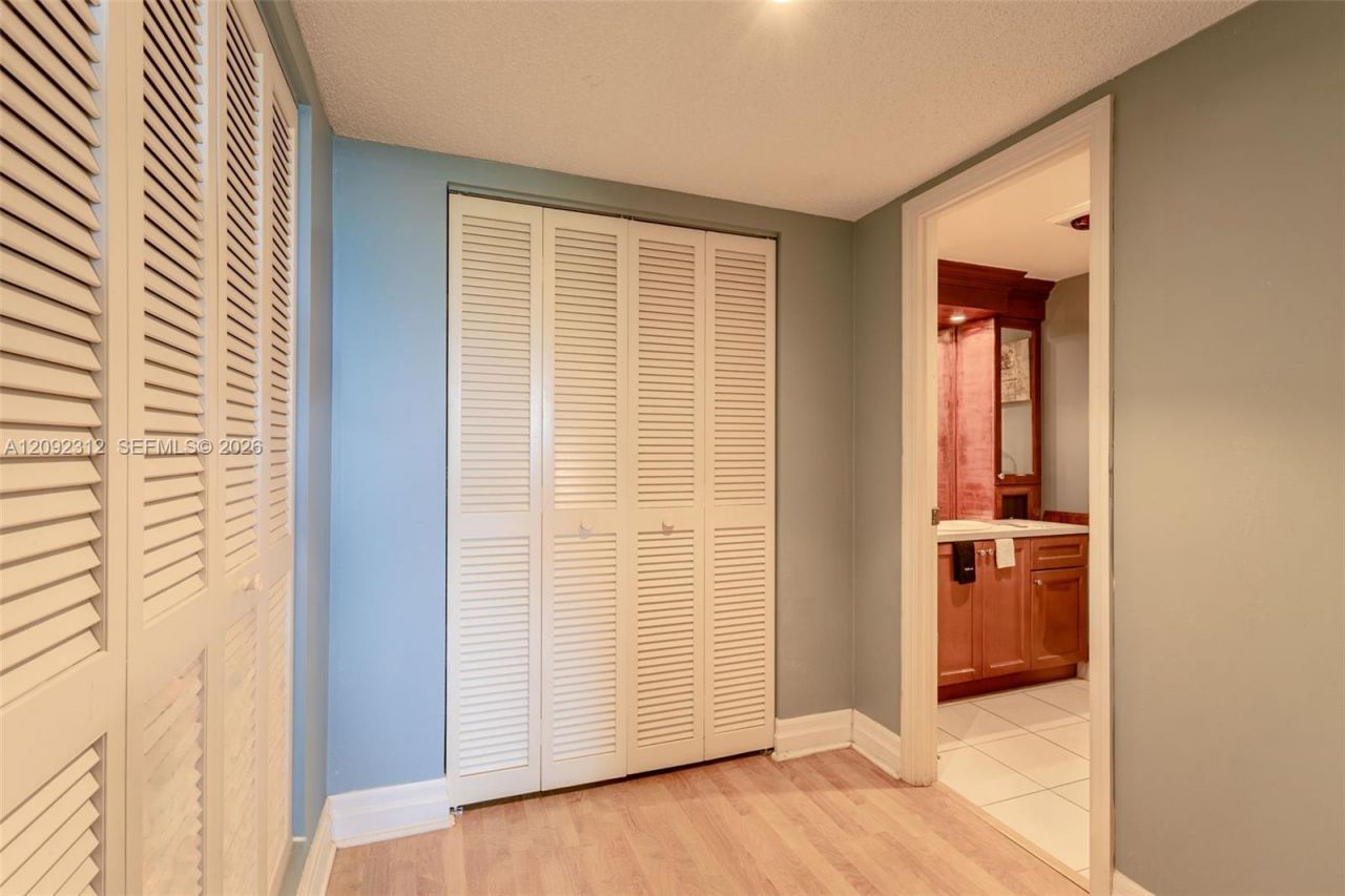 11111 Biscayne Blvd, Unit 6B, Miami, FL 33181 Photo