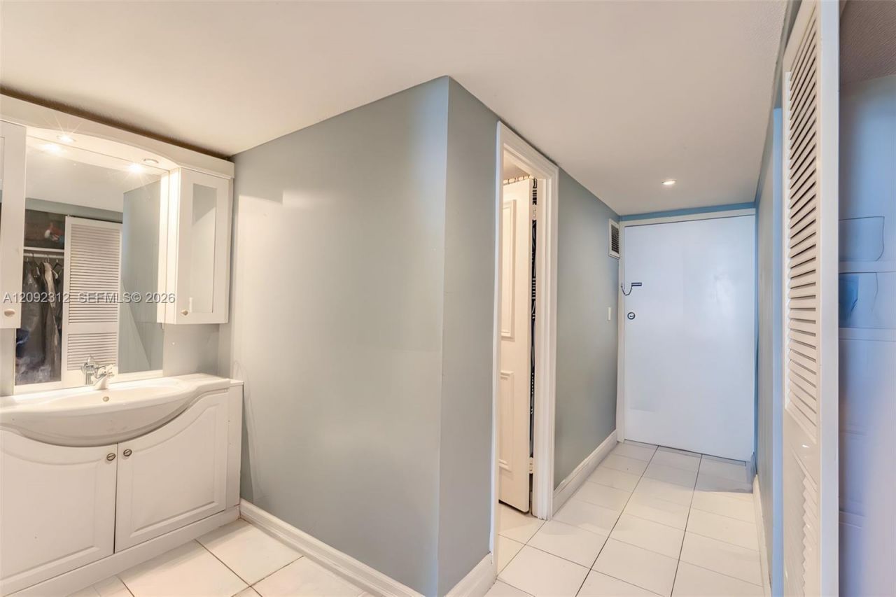 11111 Biscayne Blvd, Unit 6B, Miami, FL 33181 Photo