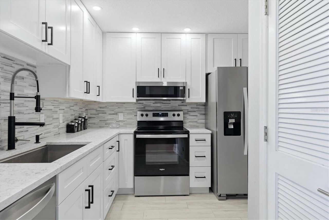 750 N Tamiami Trail, Unit 517, Sarasota, FL 34236 Photo