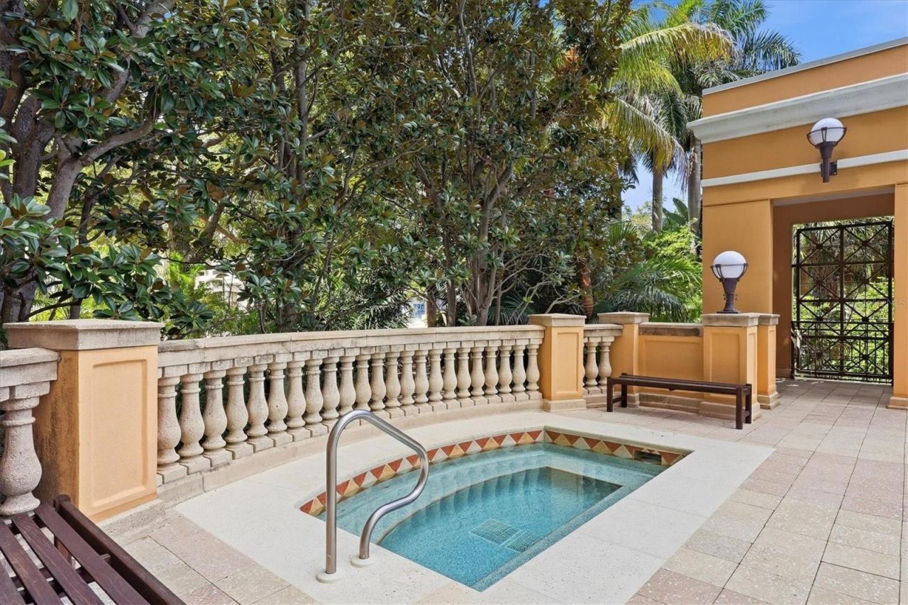 750 N Tamiami Trail, Unit 517, Sarasota, FL 34236 Photo