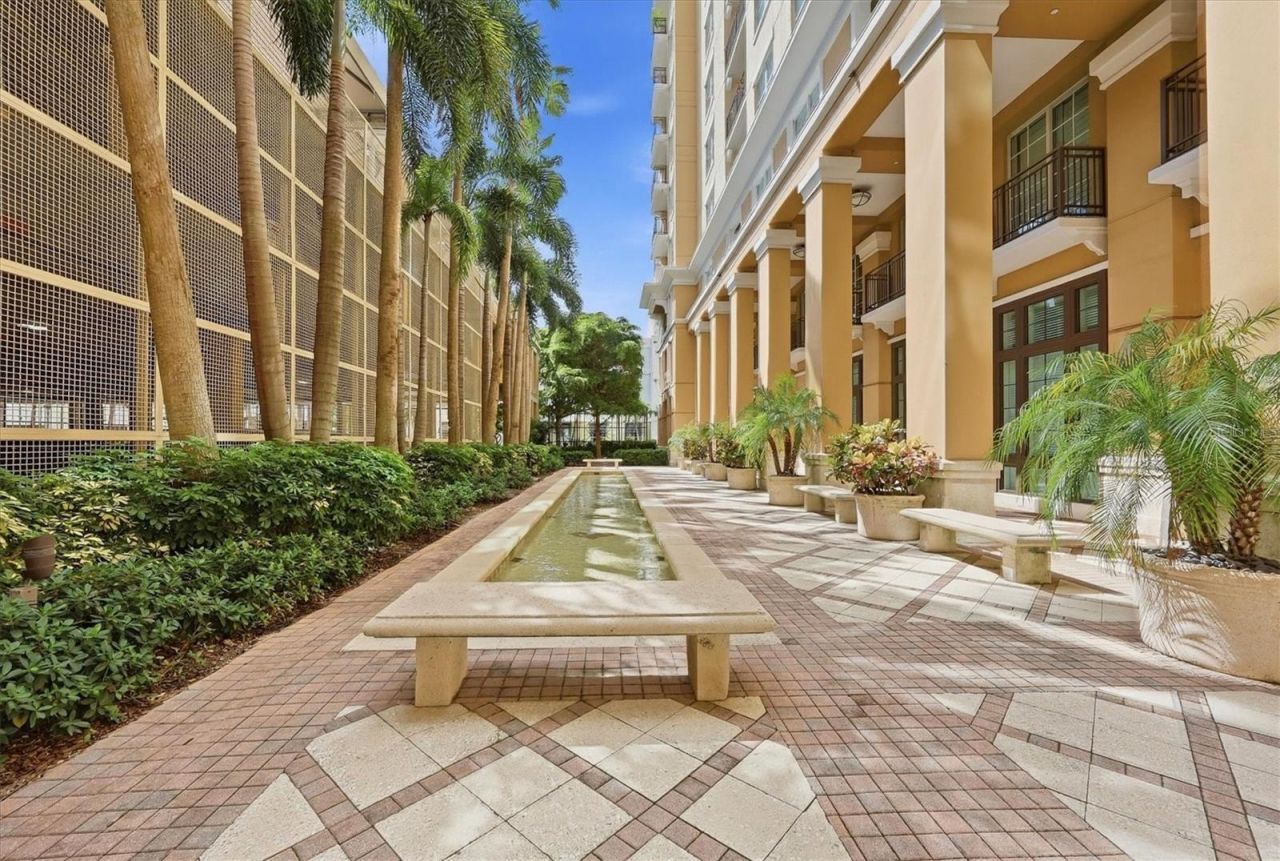 750 N Tamiami Trail, Unit 517, Sarasota, FL 34236 Photo