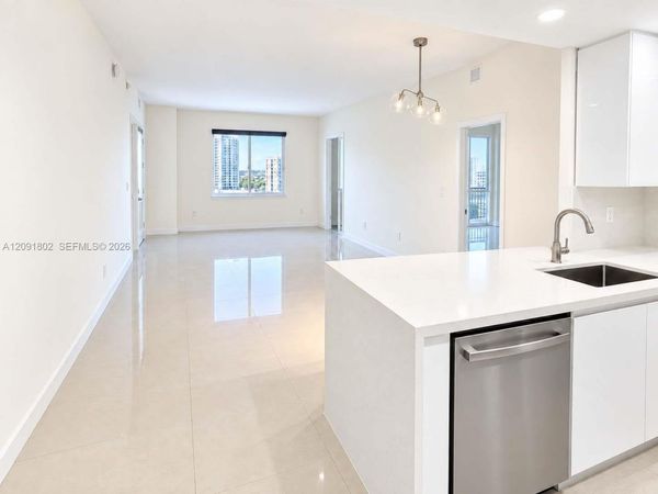 10 Aragon Ave , Unit 910, Coral Gables, FL 33134
