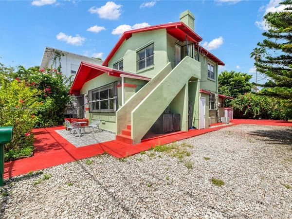 569 SW 5th St , Miami, FL 33130