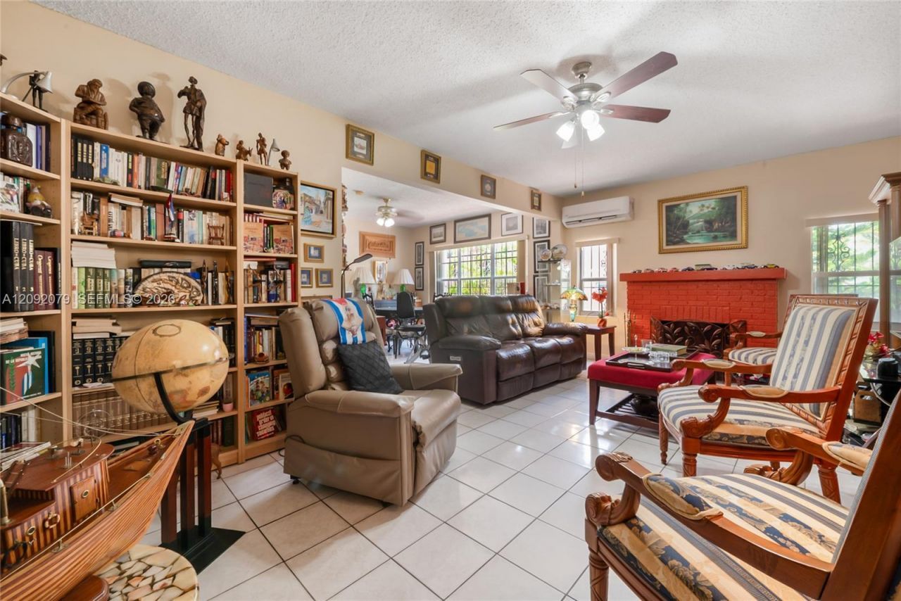 569 SW 5th St , Miami, FL 33130 Photo