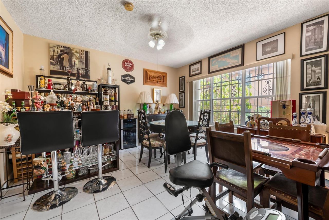 569 SW 5th St , Miami, FL 33130 Photo
