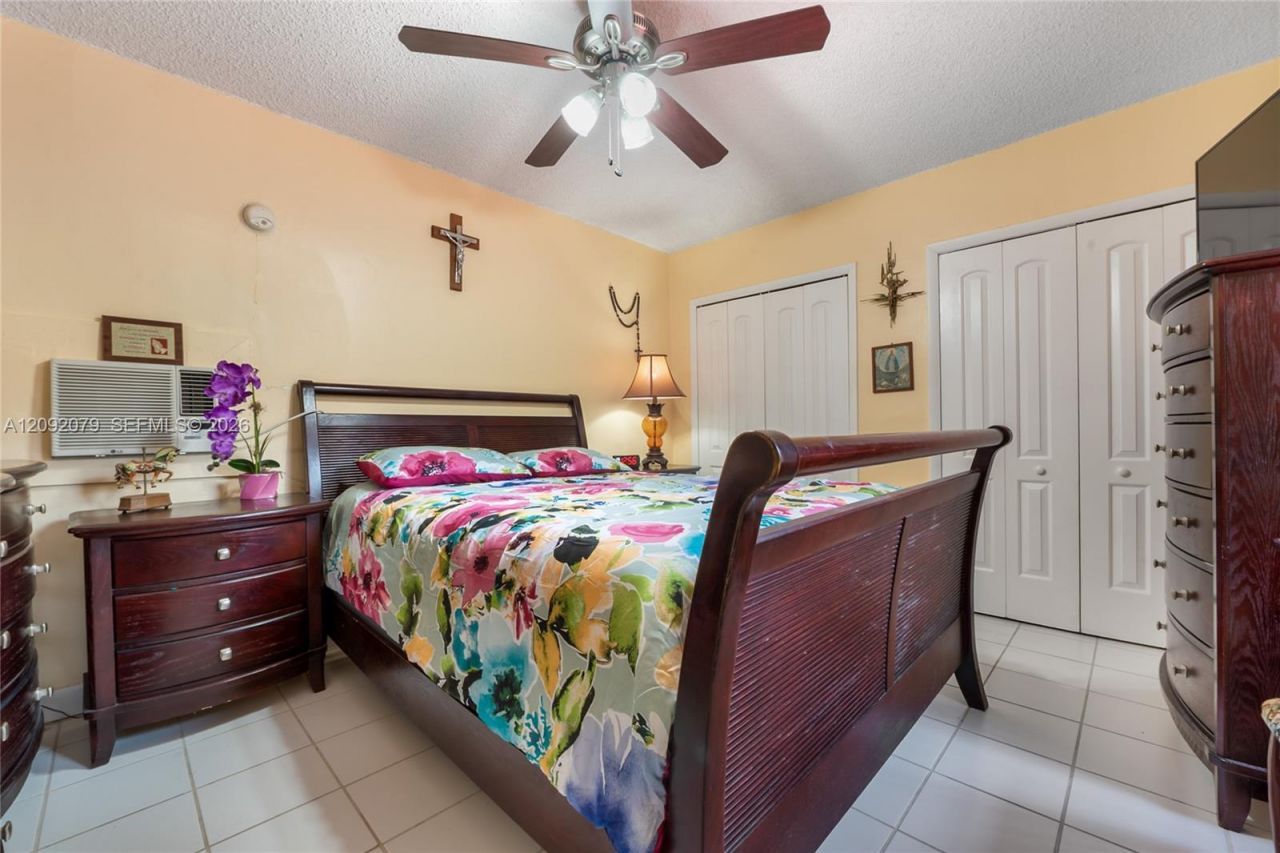569 SW 5th St , Miami, FL 33130 Photo