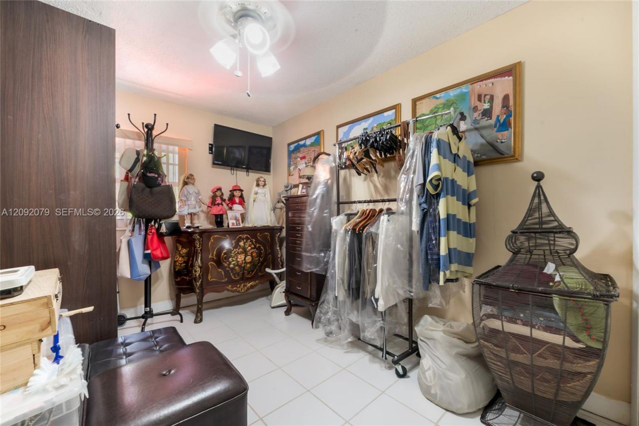 569 SW 5th St , Miami, FL 33130 Photo