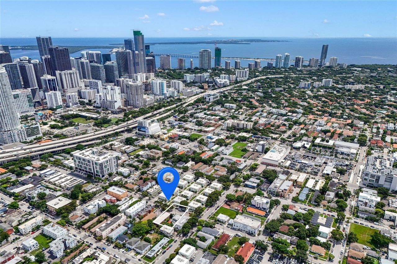 569 SW 5th St , Miami, FL 33130 Photo