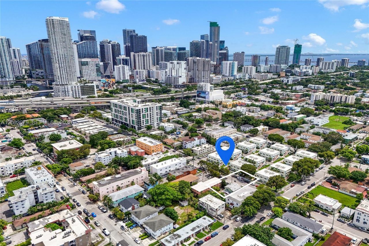 569 SW 5th St , Miami, FL 33130 Photo