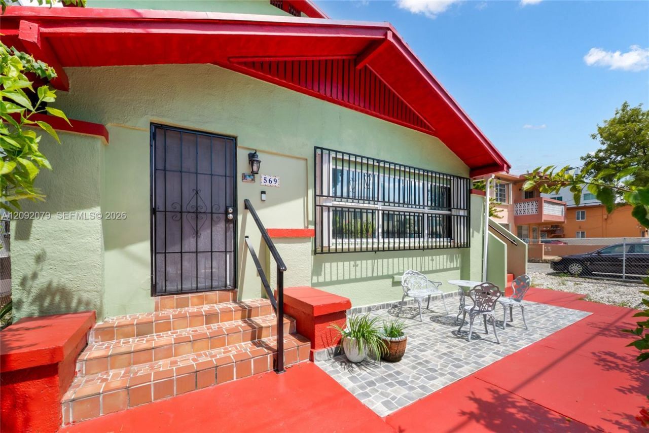 569 SW 5th St , Miami, FL 33130 Photo