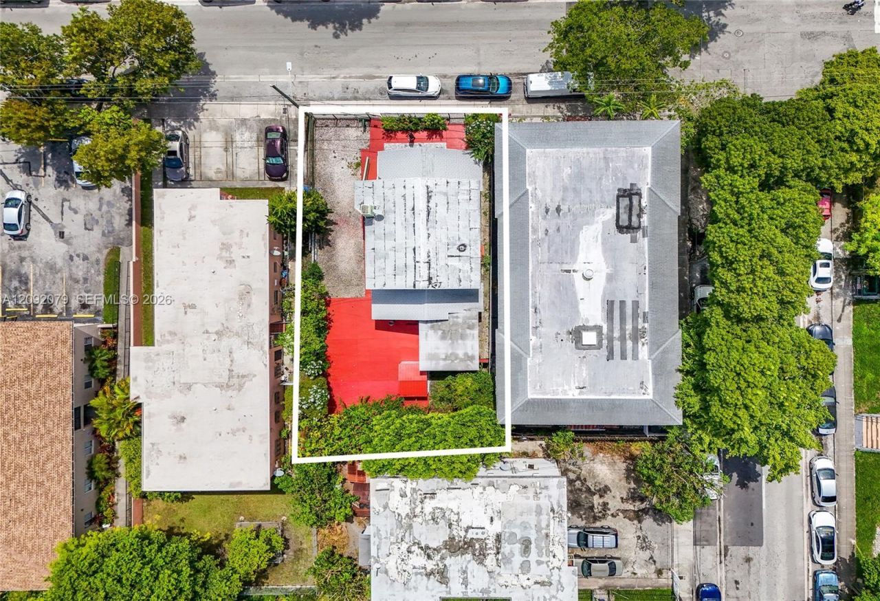 569 SW 5th St , Miami, FL 33130 Photo