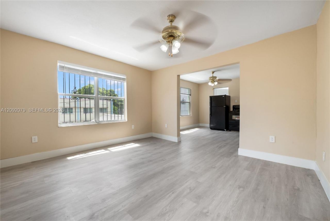 569 SW 5th St , Miami, FL 33130 Photo