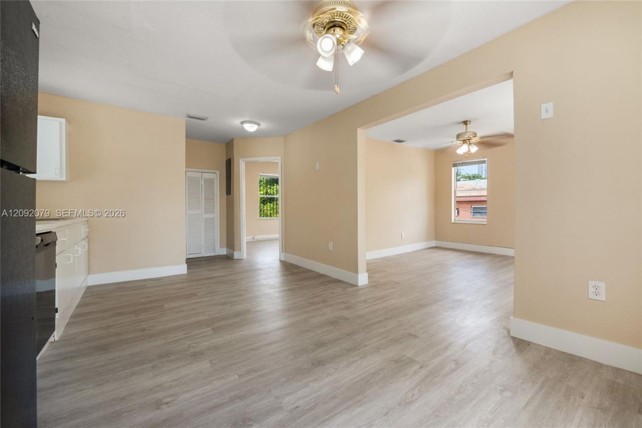569 SW 5th St , Miami, FL 33130 Photo