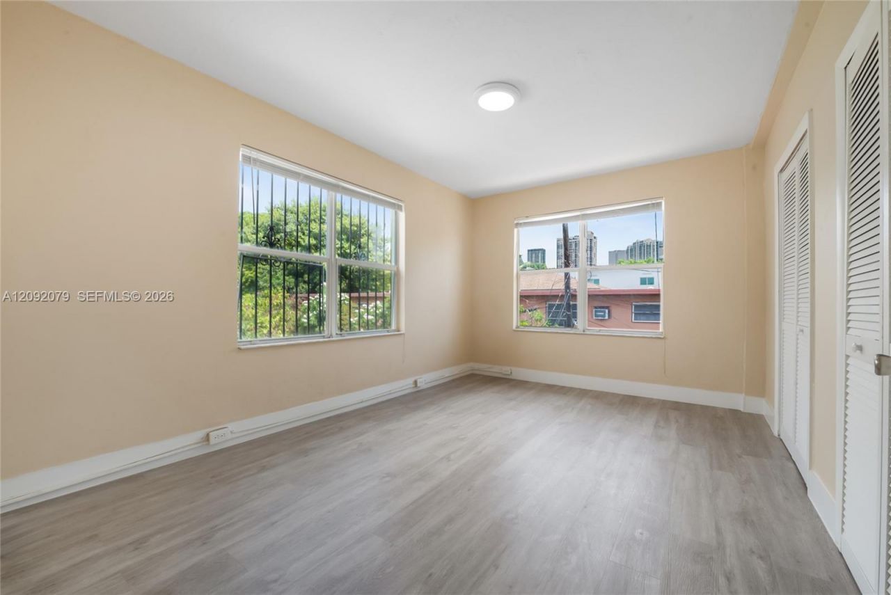 569 SW 5th St , Miami, FL 33130 Photo