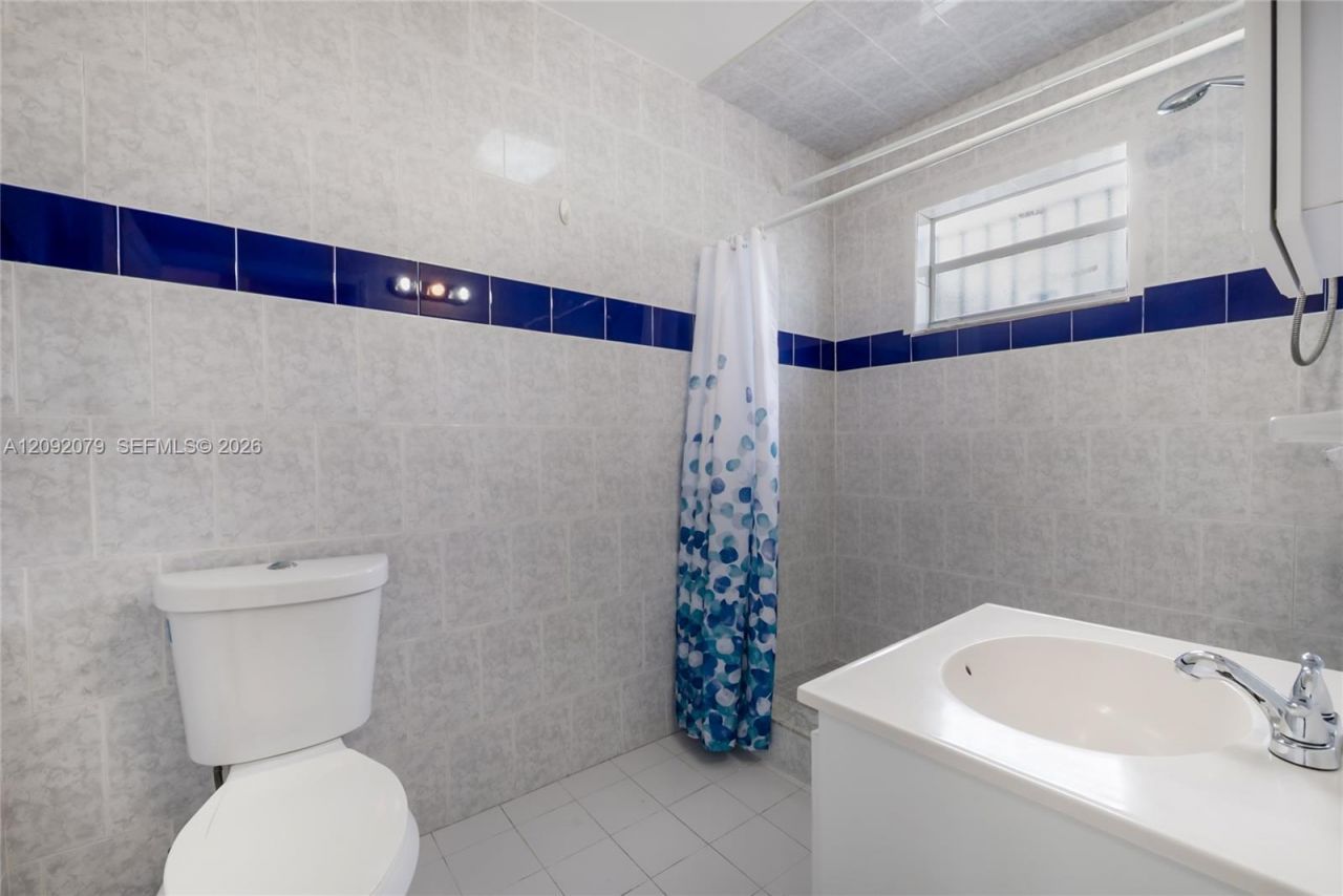 569 SW 5th St , Miami, FL 33130 Photo