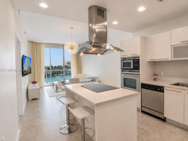 7930 East Dr , Unit 506, North Bay Village, FL 33141