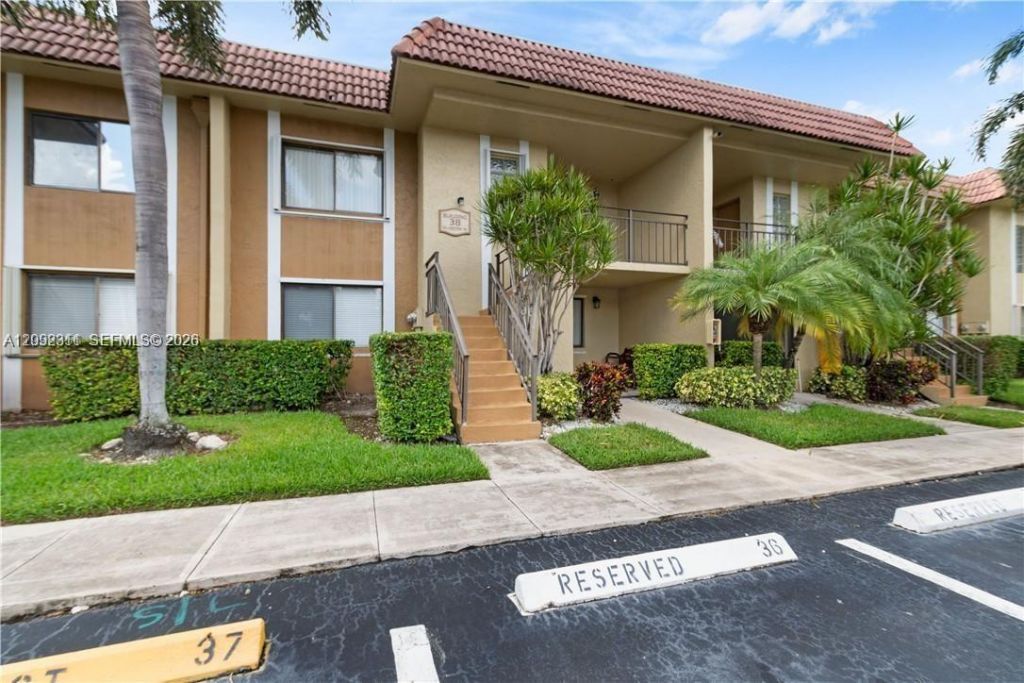 321 Lakeview Dr , Unit 204, Weston, FL 33326 Photo