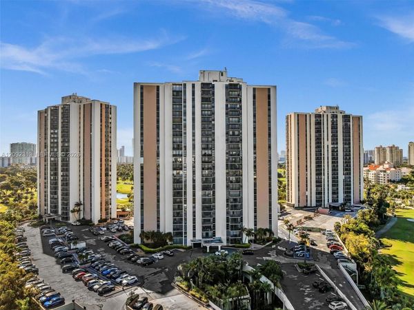 20301 W Country Club Dr , Unit 622, Aventura, FL 33180