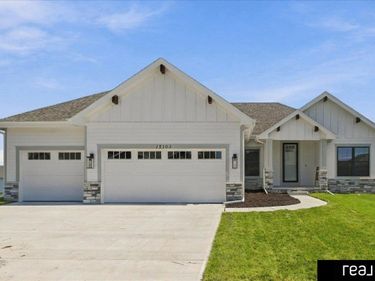 12103 S 44 Street, Bellevue, NE 68123