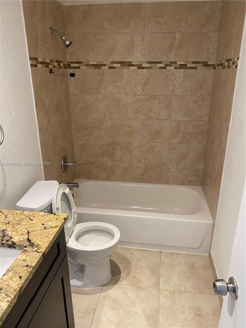 1460 NE 151st St, Unit 102, Miami, FL 33162 Photo