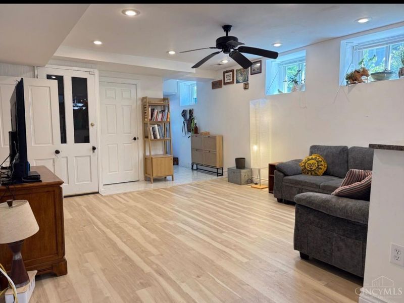 348 Thrall Street, Unit 1, Cincinnati, OH 45220 Photo 6