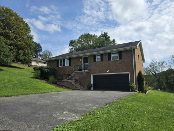 130 Green Hill Lane, Mount Clare, WV 26408
