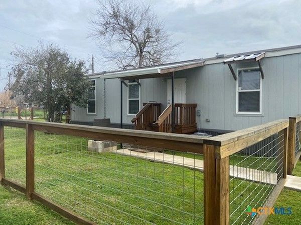 115 Cosey Street , Luling, TX 78648