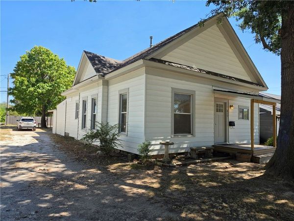 413 S Wright Street , Siloam Springs, AR 72761