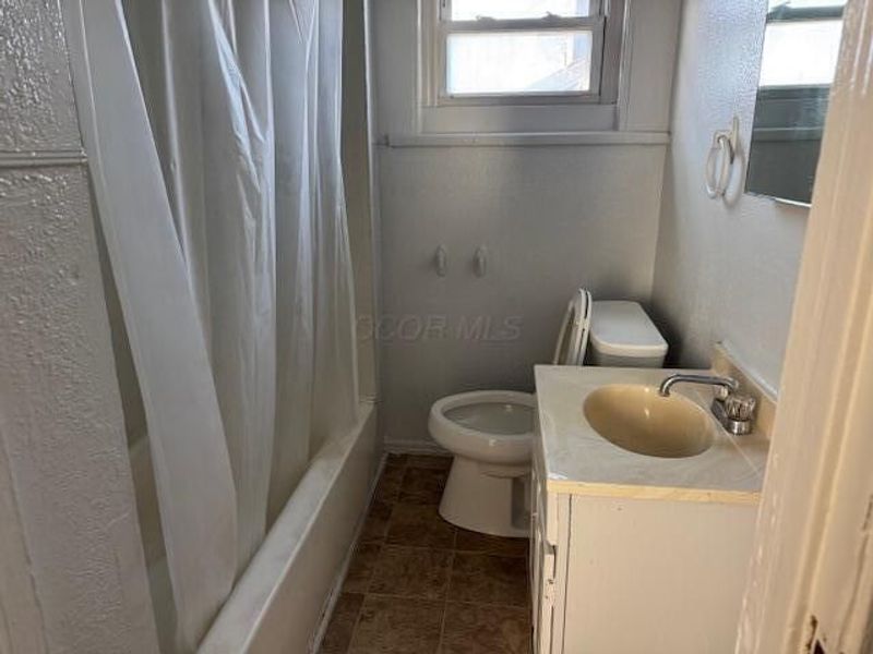 1527 E Hudson Street, Columbus, OH 43211 Photo 6