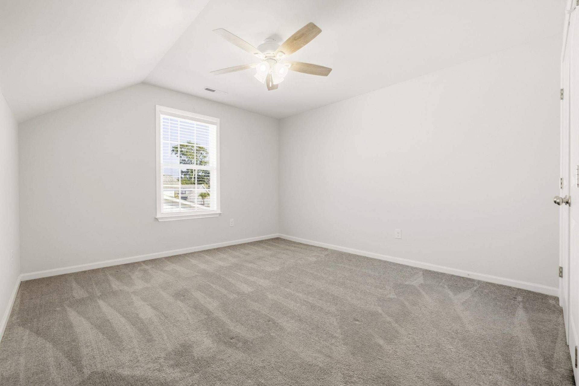 268 Lifestyle Court Photo 36