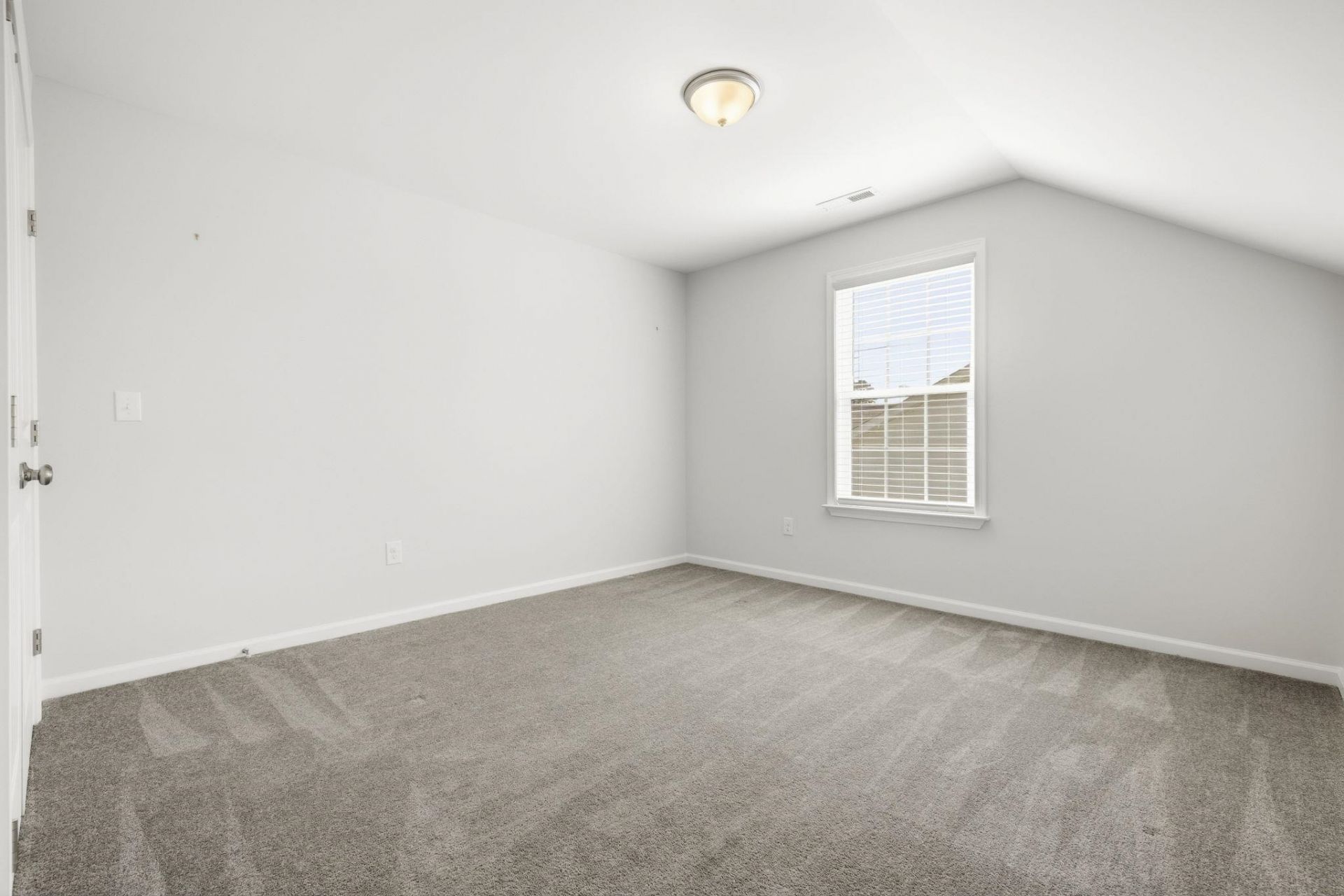 268 Lifestyle Court Photo 37
