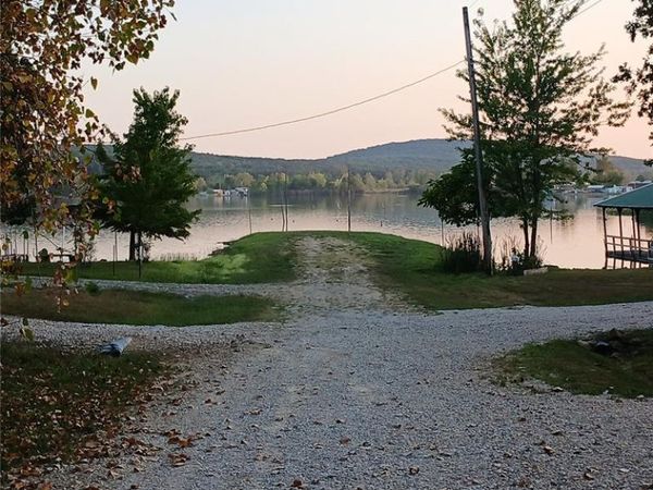 1312 Tahoe Lane , Ironton, MO 63650
