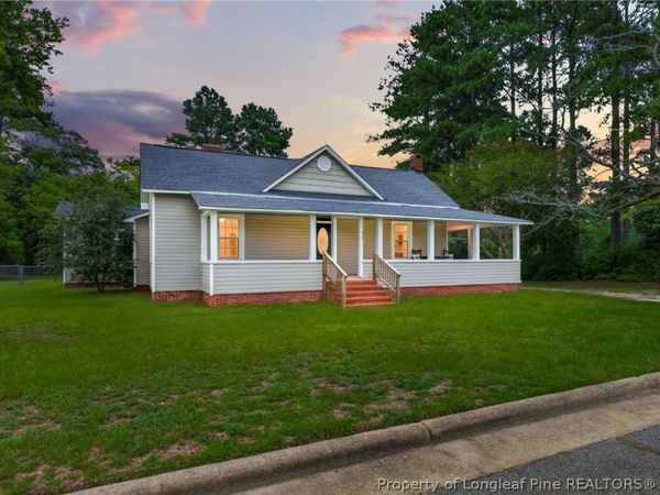 423 E Edinborough Avenue, Raeford, NC 28376