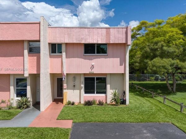 7911 SW 7th Pl , North Lauderdale, FL 33068