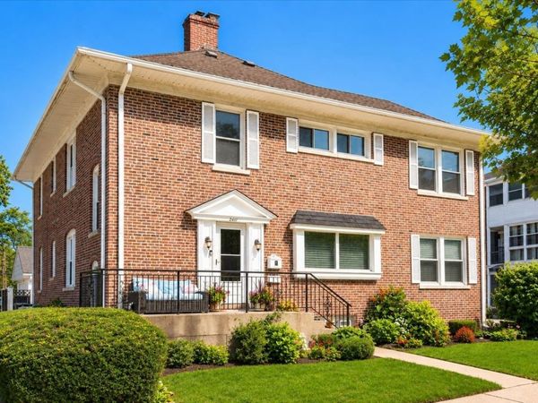 2611 Walnut Avenue , Evanston, IL 60201